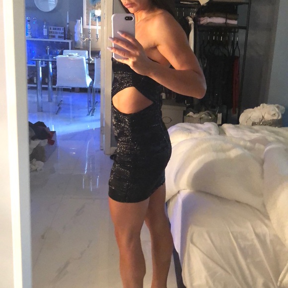 Black Dress - Picture 2 of 4